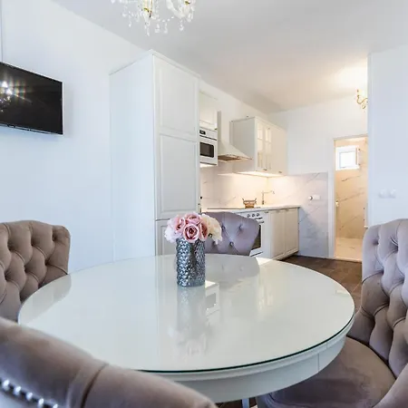 Stunning Home In Blato With Wifi Vikendica Prigradica