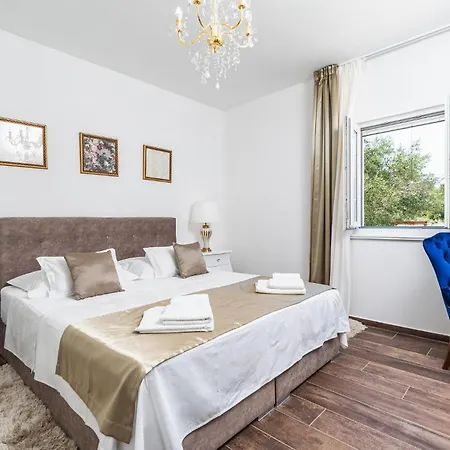 Stunning Home In Blato With Wifi Prigradica