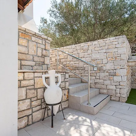 Stunning Home In Blato With Wifi *