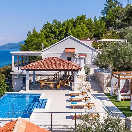 Сasa de vacaciones Impresionante Casa En